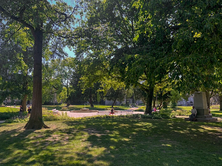 Schlossplatz Detmold 1